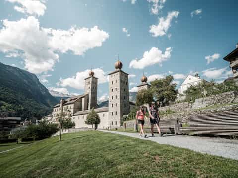 https://welcome.brig-simplon.ch/hs-fs/hubfs/Blog/Stockalperweg%20beim%20Stockalperschloss.jpg?width=1249&quality=low